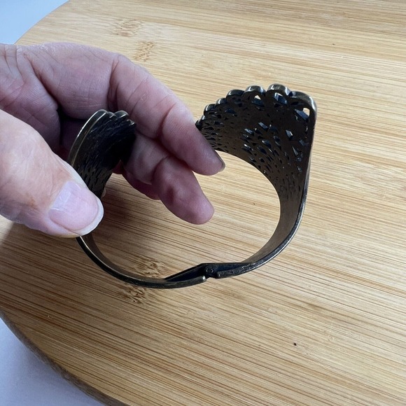 Vintage Hinged Clamp Bracelet Heart Floral Filigree Brass Feminine Bohemian - Picture 5 of 7